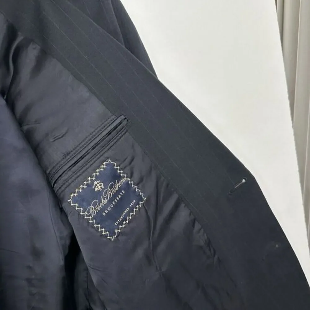 Brooks Brothers 1818 Brooksease Black Pin Stripe 2 Button Single Vent Wool Sz 42